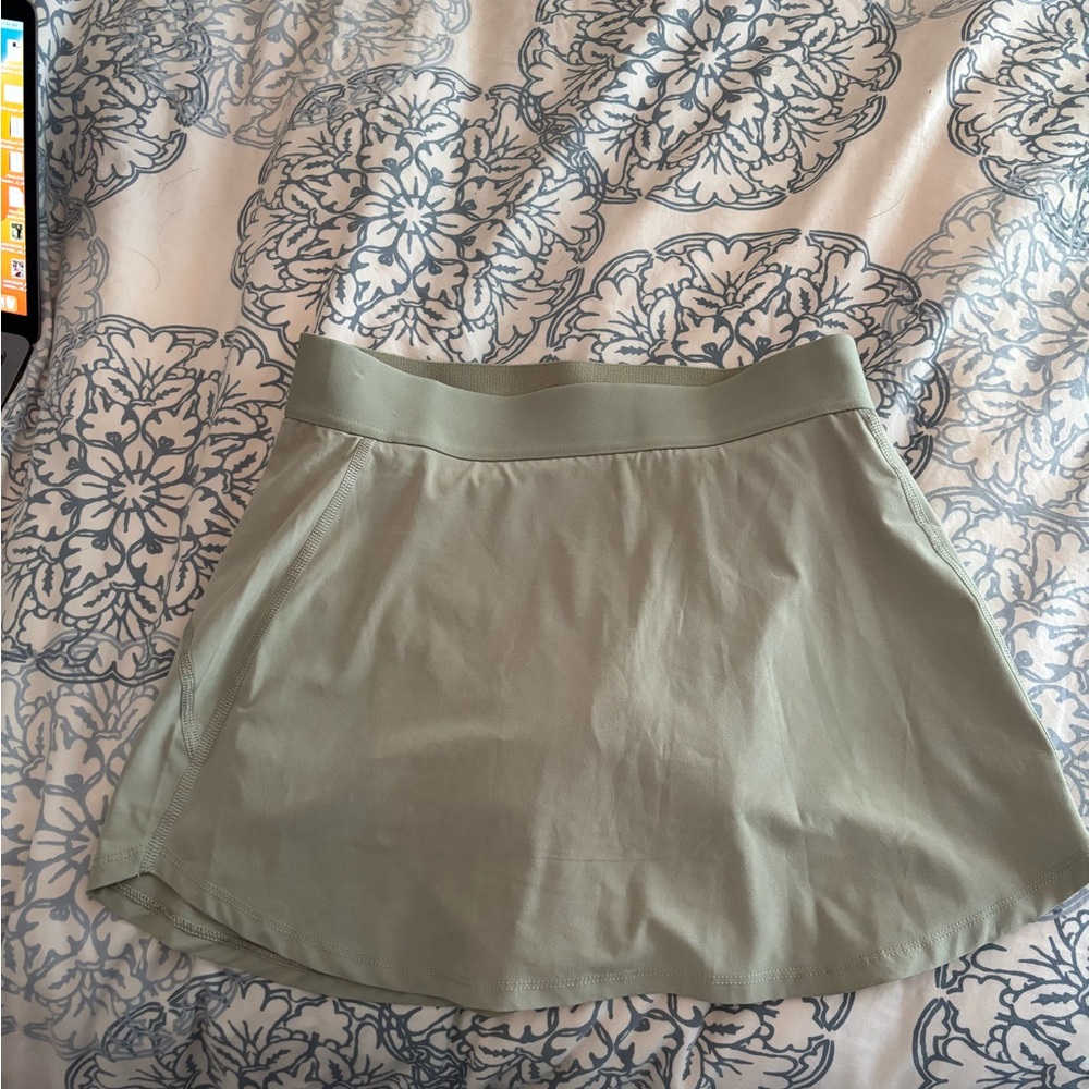 TNA active wear skirt